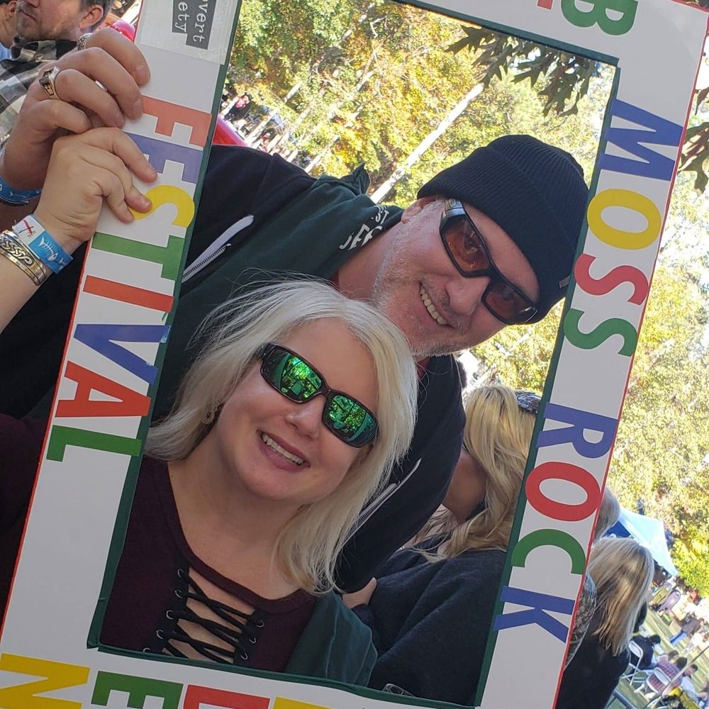 Meet your Posher, Lora